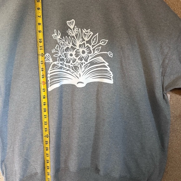 Gray Crewneck Sweatshirt with Floral Book Design Size 4XL - Picture 5 of 8
